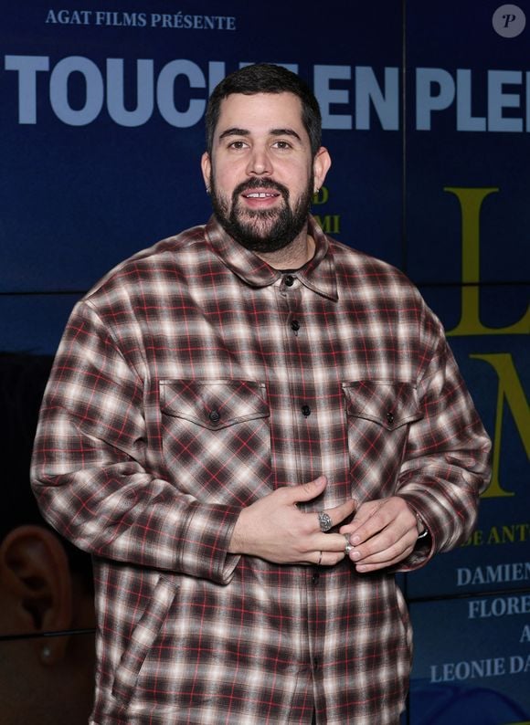 Pour son tout premier long-métrage, l’humoriste Artus a signé l’un des plus grands succès du cinéma français contemporain.
Artus - Avant-première du film "La Pampa" au cinéma UGC Les Halles à Paris. © Denis Guignebourg/BestImage