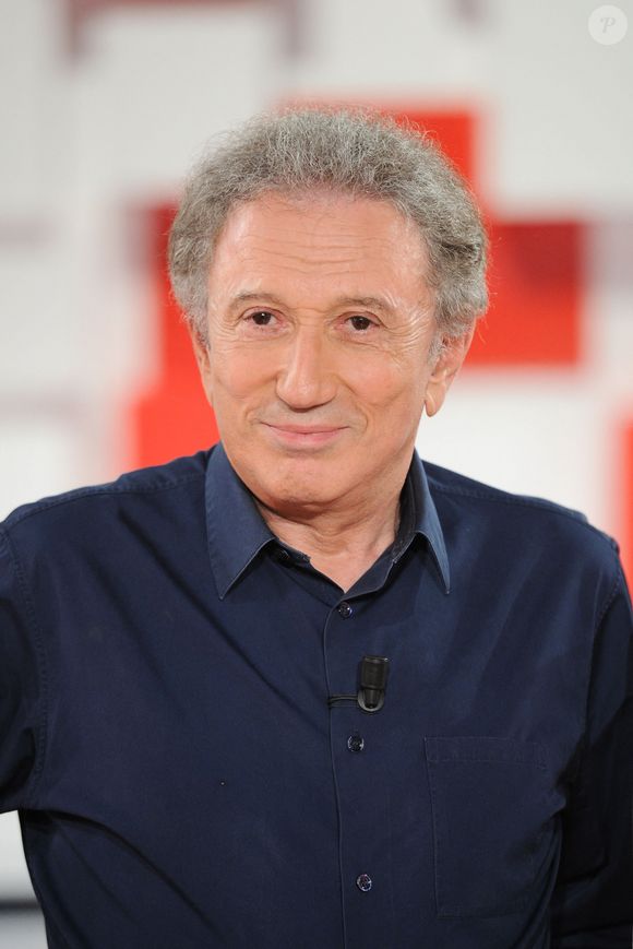 Michel Drucker - Enregistrement de l'émission ' Vivement Dimanche ' au studio Gabriel le 18 mai 2020 . Diffusion le 14/06/2020 sur France 2 . © Guillaume Gaffiot / Bestimage