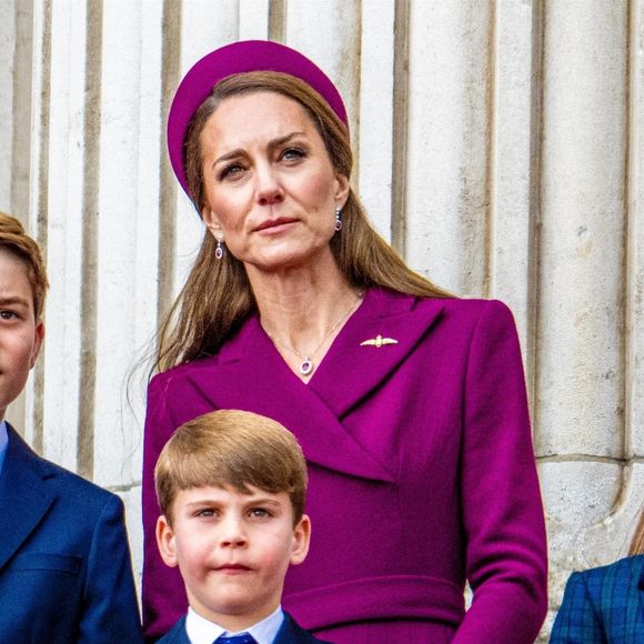 Catherine (Kate) Middleton, princesse de Galles, Le prince George de Galles, Le prince Louis de Galles, La princesse Charlotte de Galles - La famille royale britannique assiste aux célébrations du 80ème anniversaire de la fin de la Seconde guerre mondiale (VE Day) à Londres, le 5 mai 2025. Backgrid USA / Bestimage