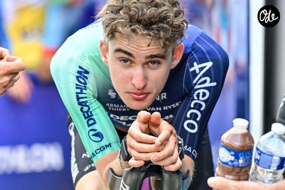 Le cycliste Paul Seixas, de l'équipe Decathlon CMA CGM, après la 4e étape du Tour d'Auvergne-Rhône-Alpes à Montrond-les-Bains, en France, le 10 juin 2026. Photo de Julien Reynaud/APS-Medias/ABACAPRESS.COM