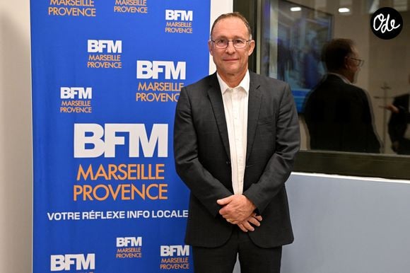 Leur fille Emily, aînée de la fratrie, est atteinte de lésions cérébrales

Jean-Pierre Papin, ancienne gloire de l'Olympique de Marseille, lors de l'inauguration des nouveaux locaux de BFM Marseille à Grand Central, le nouveau bâtiment média de la CMA CGM, le 4 novembre 2025. © Bruno Bebert / Bestimage