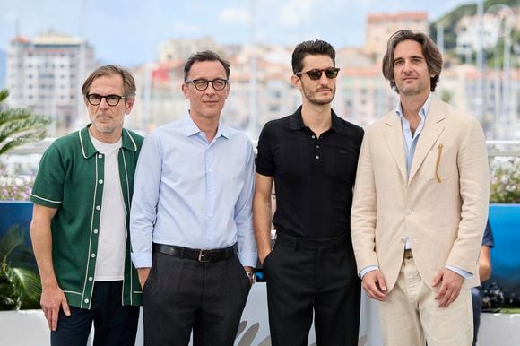 Les co-réalisateurs Matthieu Delaporte et Alexandre de La Patellière, Pierre Niney, le producteur Dimitri Rassam - Photocall du film "Le comte de Monte Cristo" (Hors Compétition) lors du 77ème Festival International du Film de Cannes (14 - 25 mai 2024), le 23 mai 2024. 
© Moreau / Jacovides / Bestimage