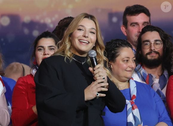 Santa - Les célébrités se mobilisent pour la 38ème édition du Téléthon dans les studios de France 2 à Paris © Coadic Guirec / Bestimage