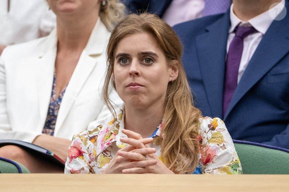Après la naissance prématurée de sa fille Athena Elizabeth Rose, elle a choisi de s’exprimer pour la première fois dans "Vogue"...

La princesse Beatrice et Edoardo Mapelli Mozzi dans la loge royale lors de la neuvième journée des championnats de Wimbledon 2024 au All England Lawn Tennis and Croquet Club, à Londres, au Royaume-Uni, le 9 juillet 2024. Photo de Stephen Lock/I-Images/ABACAPRESS.COM