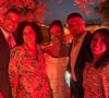 Mélissa Theuriau a partagé plusieurs photos des mariés, Paul et Nawel, comme ce cliché où ils apparaissent avec leur famille.

Capture Instagram de Mélissa Theuriau.