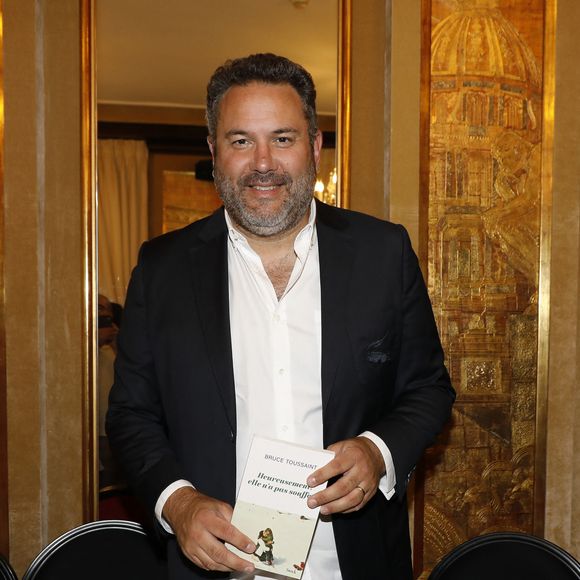 Exclusif - Bruce Toussaint - Librairie Ephémère du Fouquet’s à l'occasion de la remise du Prix du Livre de l’Art de Vivre Parisien et du Trophée du Fouquet’s à Paris le 12 juin 2023. © Marc Ausset-Lacroix/Bestimage