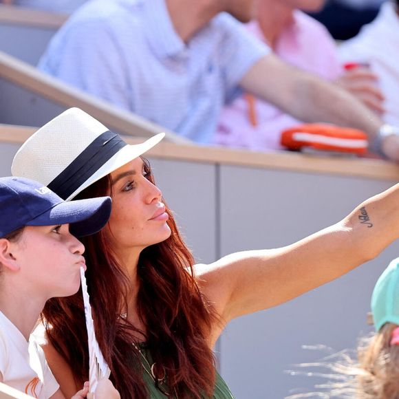 Jade Foret et sa fille Liva Lagardère dans les tribunes lors des Internationaux de France de Tennis de Roland Garros 2025, le 31 mai 2025 à Paris. Ce jour-là, C.Gauff a battu M.Bouzkova (6-1,7-6).
