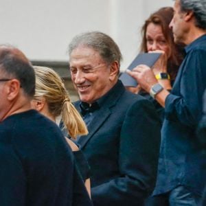 Michel Drucker - Sorties des obsèques de Thierry Ardisson en l’église Saint-Roch de Paris, France, le 17 juillet 2025. © Clovis-Jacovides/Bestimage