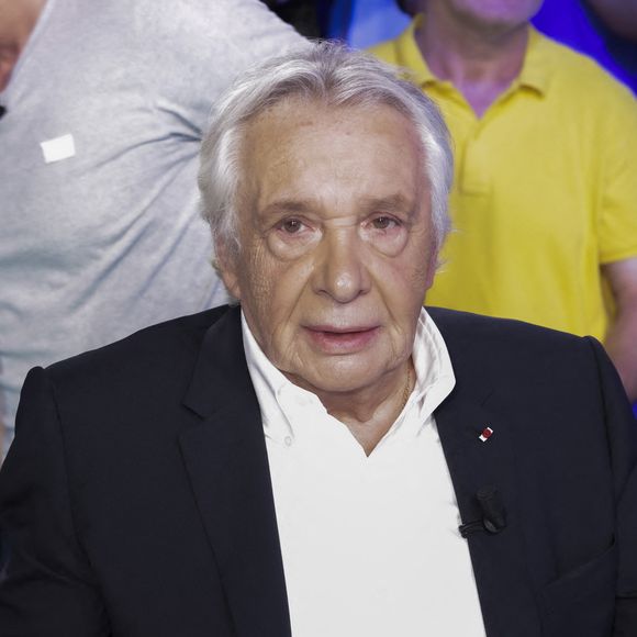 Michel Sardou s'est livré sur son rôle de père dans un documentaire.
Exclusif - Michel Sardou sur le plateau de l'émission Touche pas à mon poste (TPMP) présentée en direct par C.Hanouna et diffusée sur C8. © Jack Tribeca / Bestimage