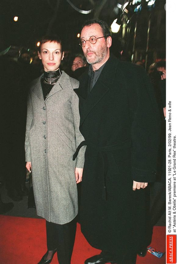 © Rachid Aït M. Bareck/ABACA. 11921-28. Paris, 2/02/99. Jean Reno et son épouse à l'avant-première d'Astérix et Obélix au théâtre Le Grand Rex.