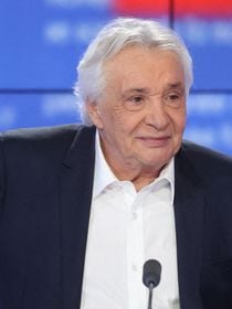 La ville où réside Michel Sardou, située dans le sud et labellisée plus beau village de France, est au coeur de l’actualité