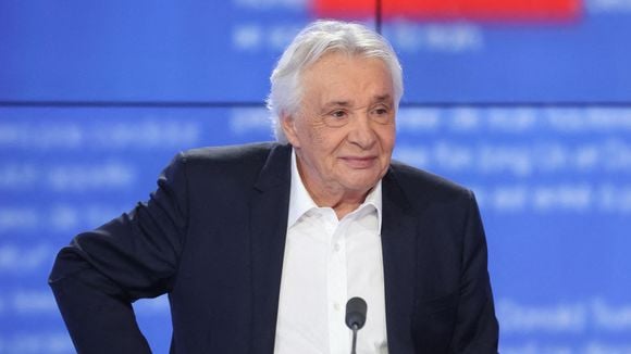 La ville où réside Michel Sardou, située dans le sud et labellisée plus beau village de France, est au coeur de l’actualité