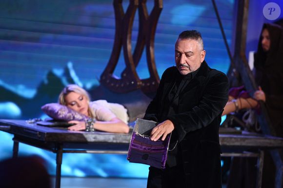 L’illusionniste Dani Lary promet, lui, de surprendre le public avec ses tours de magie spectaculaires.

Exclusif - Dani Lary lors de l'enregistrement de l'émission Vivement Dimanche, au studio Rive gauche, à Paris, France, le 22 octobre 2025, présentée par M.Drucker, diffusée sur France 3 le 16 novembre 2025. © Guillaume Gaffiot/Bestimage