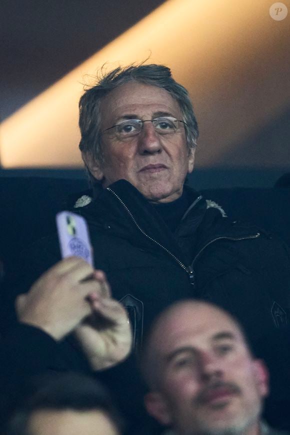 Richard Anconina dans les tribunes lors du match de Ligue Des Champions 2024-2025 (LDC) "PSG - Brest (7-0)" au Parc Des Princes, le 19 février 2025.
© Cyril Moreau/Bestimage