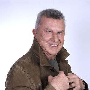 "Et puis ça faisait 25 ans qu'on était ensemble, il y avait des choses qui se délitaient un peu", expliquait-il dans l'émission "Chez Jordan" sur C8 au sujet de leur séparation.

Exclusif - Portrait de Pascal Bataille, qui a récemment révélé être atteint d'un grave cancer des poumons, lors de l'enregistrement de l'émission "Chez Jordan de Luxe" à Paris. Le 11 décembre 2024
© Cédric Perrin / Bestimage