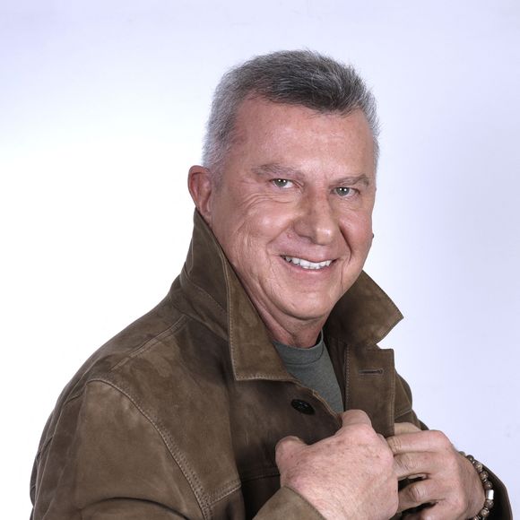 "Et puis ça faisait 25 ans qu'on était ensemble, il y avait des choses qui se délitaient un peu", expliquait-il dans l'émission "Chez Jordan" sur C8 au sujet de leur séparation.

Exclusif - Portrait de Pascal Bataille, qui a récemment révélé être atteint d'un grave cancer des poumons, lors de l'enregistrement de l'émission "Chez Jordan de Luxe" à Paris. Le 11 décembre 2024
© Cédric Perrin / Bestimage