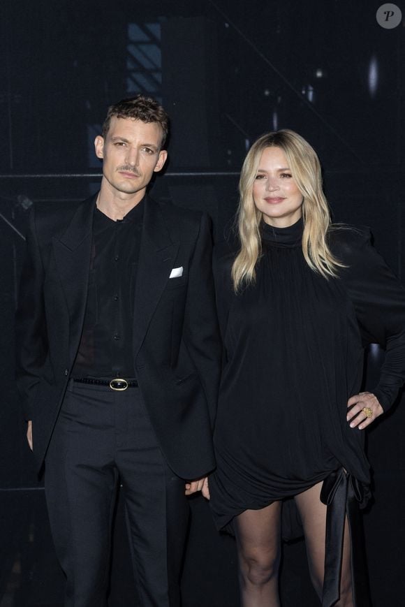Niels Schneider et sa compagne Virginie Efira - Photocall du défilé Saint Laurent Womenswear Printemps/été 2024 dans le cadre de la Fashion week de Paris le 26 septembre 2023 à Paris. © Olivier Borde/Bestimage