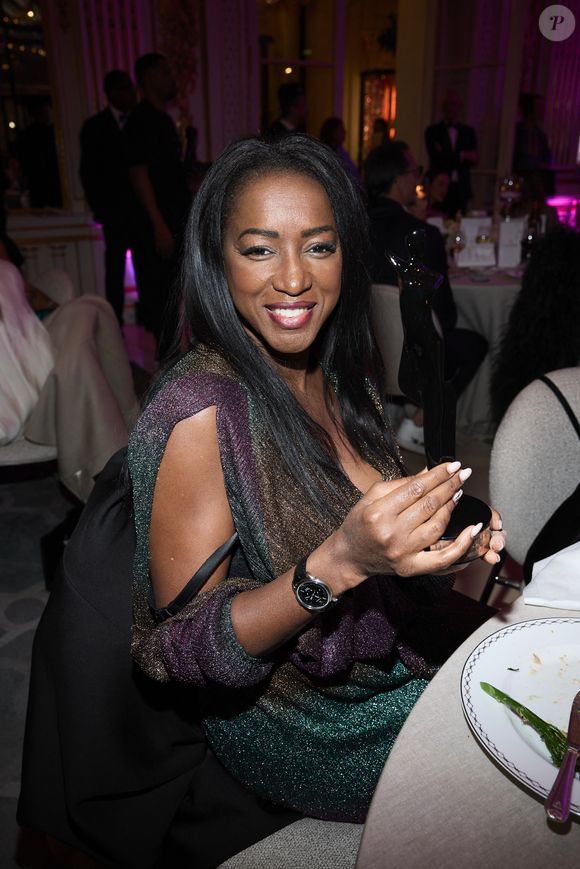 Hapsatou Sy (Lauréate Catégorie Entrepreneuriat) - Première édition des Trophées Madame – Le Grand Dîner dans le cadre prestigieux de l'hôtel Peninsula à Paris le 6 mars 2025. Cet événement d’exception a réuni des figures influentes du monde de la culture, du sport, du luxe et de l’entrepreneuriat, venues célébrer les femmes qui façonnent et inspirent notre époque.
Placée sous le signe de l’excellence, de l’innovation et de l’audace, cette soirée a mis à l’honneur des personnalités féminines remarquables, sélectionnées pour leur impact et leur engagement dans leur domaine respectif.
Le trophée exclusif des « Trophées Madame » a été conçu par l’artiste de street art Leloluce, incarnant la force et la résilience des femmes d’aujourd’hui.
Les lauréates ont été choisies par un comité d’expertes influentes, issues du mouvement Women With Impact et reconnues pour leur discernement et leur engagement en faveur de la promotion des femmes. © Cyril Moreau/Bestimage