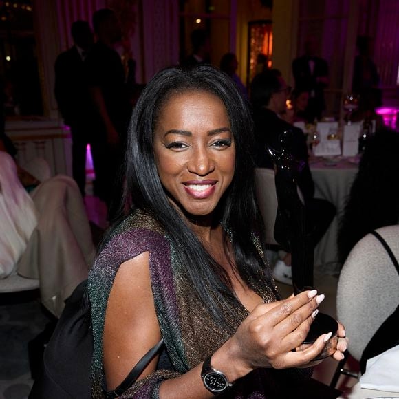 Hapsatou Sy (Lauréate Catégorie Entrepreneuriat) - Première édition des Trophées Madame – Le Grand Dîner dans le cadre prestigieux de l'hôtel Peninsula à Paris le 6 mars 2025. Cet événement d’exception a réuni des figures influentes du monde de la culture, du sport, du luxe et de l’entrepreneuriat, venues célébrer les femmes qui façonnent et inspirent notre époque.
Placée sous le signe de l’excellence, de l’innovation et de l’audace, cette soirée a mis à l’honneur des personnalités féminines remarquables, sélectionnées pour leur impact et leur engagement dans leur domaine respectif.
Le trophée exclusif des « Trophées Madame » a été conçu par l’artiste de street art Leloluce, incarnant la force et la résilience des femmes d’aujourd’hui.
Les lauréates ont été choisies par un comité d’expertes influentes, issues du mouvement Women With Impact et reconnues pour leur discernement et leur engagement en faveur de la promotion des femmes. © Cyril Moreau/Bestimage