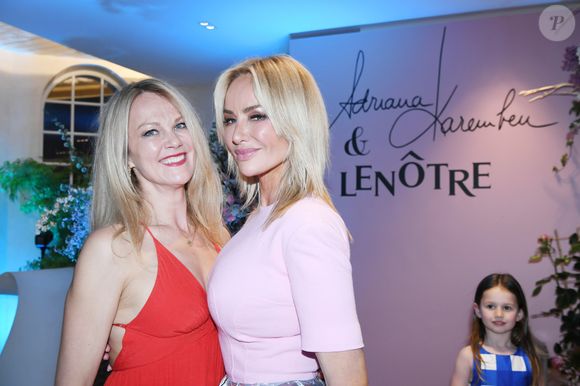 Adriana Karembeu et sa soeur Natalia Sklenarikova - A l'occasion de la fête des Mères, Adriana Karembeu et Lenôtre s'associent pour créer l'entremets "Nina" au Pré Catelan à Paris le 29 avril 2025.
Cette création à quatre mains est le fruit d'une complicité artistique entre Adriana Karembeu, icône internationale de la mode, ambassadrice engagée, maman au grand cœur et Étienne Leroy Chef Patissier Lenôtre el Champion du Monde de la Pâtisserie.
Pensé comme une rose à offrir, l'entremets « Nina » est symbole de tendresse, de lien et de partage. Cette co-création soutient la Croix-Rouge française, 5% des bénéfices seront reversés à l'association, auprès de laquelle Adriana Karembeu est ambassadrice depuis plus de 25 ans. © Rachid Bellak/Bestimage
