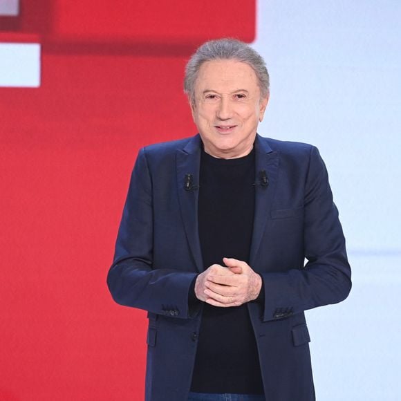 Michel Drucker - Enregistrement de l'émission Vivement dimanche au studio rive gauche présentée par M. Drucker avec une diffusion sur France 3

© Guillaume Gaffiot/Bestimage