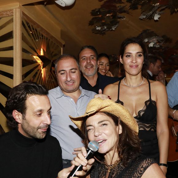 Exclusif - Laurie Cholewa aux Jardins du Presbourg à Paris, le 6 novembre 2025.

Photo : Marc Ausset-Lacroix / Bestimage