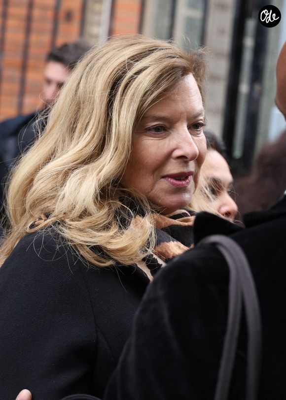 Pour rappel, la maman de trois enfants est née à Angers, à moins d’une heure de route.

Valérie Trierweiler - Obsèques de Michel Michel en l'église Saint-Jean-de Montmartre à Paris le 16 octobre 2025. Michel Michel était le patron du légendaire du Banana Café à Paris. © Denis Guignebourg/Bestimage
|Exclusif - Obsèques de Michel Michel en l'église Saint-Jean-de Montmartre à Paris