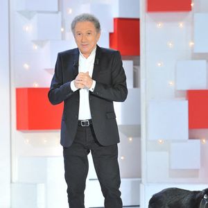 Exclusif - Michel Drucker et sa chienne Isia - Enregistrement de l'émission "Vivement Dimanche prochain" présentée par M.Drucker et diffusée le 9 mai 2021 sur France 2. Le 22 avril 2021
© Guillaume Gaffiot / Bestimage