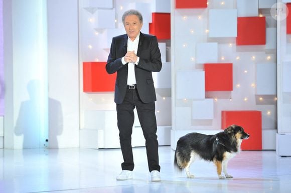 Exclusif - Michel Drucker et sa chienne Isia - Enregistrement de l'émission "Vivement Dimanche prochain" présentée par M.Drucker et diffusée le 9 mai 2021 sur France 2. Le 22 avril 2021
© Guillaume Gaffiot / Bestimage