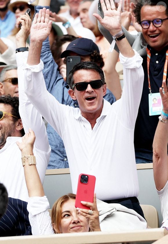 Manuel Valls - Célébrités en tribunes des Internationaux de France de tennis de Roland Garros 2023 à Paris le 11 juin 2023. © Jacovides-Moreau/Bestimage