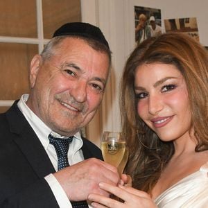 Exclusif - Jean-Marie Bigard et sa femme Lola Marois - Jean-Marie Bigard et Lola Marois lors de la cérémonie oecuménique à l'occasion du renouvellement de leurs vœux
© Coadic Guirec / Bestimage