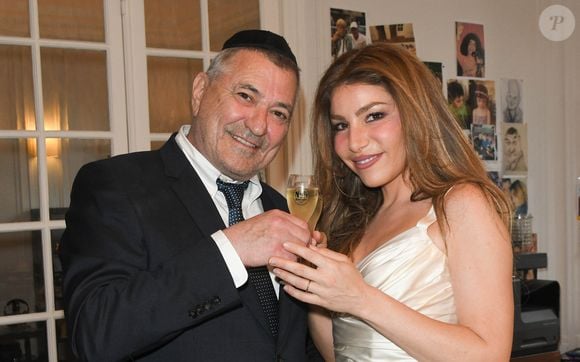Exclusif - Jean-Marie Bigard et sa femme Lola Marois - Jean-Marie Bigard et Lola Marois lors de la cérémonie oecuménique à l'occasion du renouvellement de leurs vœux
© Coadic Guirec / Bestimage