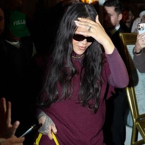 Cette sortie revêt une importance particulière puisqu'il s'agit de leur toute première apparition publique officielle depuis l'incident traumatisant survenu à leur domicile de Beverly Hills

Rihanna et ASAP Rocky ont été vus au restaurant Siena à Paris. Le couple profite d'une sortie décontractée pour passer du temps ensemble dans la ville. @Backgrid USA / Bestimage Vendetta dailly / BACKGRID