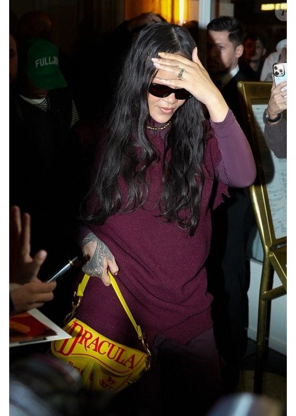 Cette sortie revêt une importance particulière puisqu'il s'agit de leur toute première apparition publique officielle depuis l'incident traumatisant survenu à leur domicile de Beverly Hills

Rihanna et ASAP Rocky ont été vus au restaurant Siena à Paris. Le couple profite d'une sortie décontractée pour passer du temps ensemble dans la ville. @Backgrid USA / Bestimage Vendetta dailly / BACKGRID