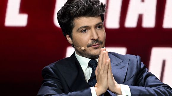 "J'ai pensé très fort à celle que j'aime" : Eliot Deval (Europe 1/CNews) évoque sa vie personnelle après l'union d'un chroniqueur de 71 ans