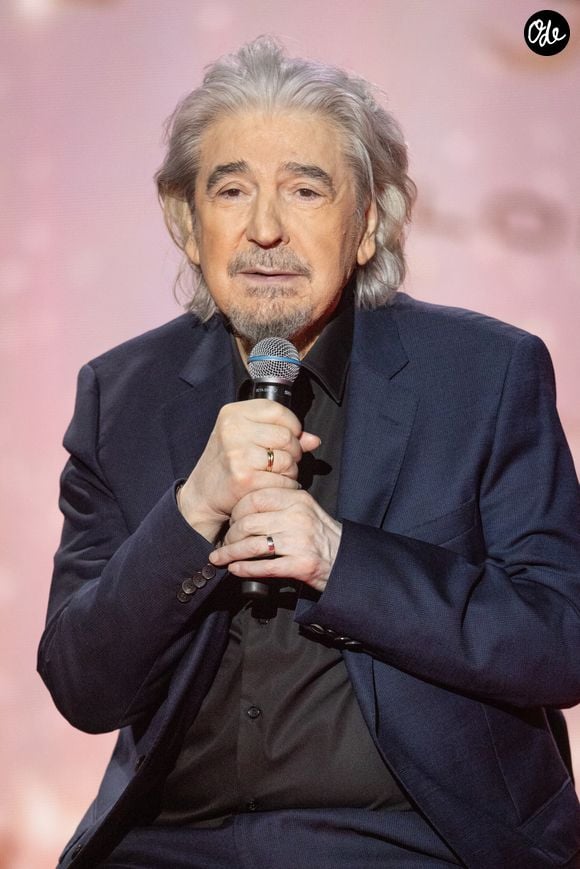 Serge Lama pour les surprises lors de l'enregistrement de l'émission "La Boîte à secrets", présentée par F.Bollaert et diffusée le 2 janvier 2026 sur France 3, dans les studios du Lendit à Saint-Denis, France, le 1er décembre 2025.

© Cyril Moreau/Bestimage