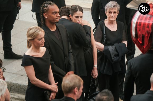 Audrey Crespo-Mara, son fils Sekou, Gaston Ardisson, sa compagne et Nicole Mougenot (la mère d'A. Crespo-Mara) - Sorties des obsèques de Thierry Ardisson en l'église Saint-Roch de Paris, France, le 17 juillet 2025. Bestimage