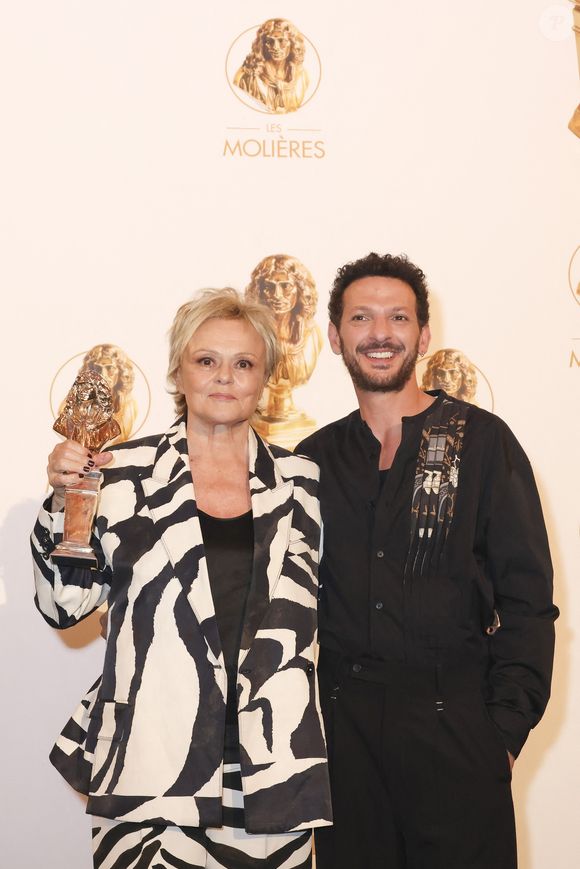 Muriel Robin (Molière d'honneur) et sa femme Anne Le Nen - Photocall des lauréats de la 37ème Nuit des Molières aux Folies Bergère à Paris le 4 mai 2026.

© Jack Tribeca / Bestimage