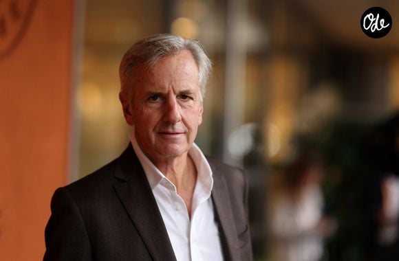 Bernard de La Villardière en garde malgré tout de bons souvenirs liés aux policiers chargés de sa sécurité, estimant que ces rencontres avaient été "enrichissantes".

Bernard de La Villardière au village lors des Internationaux de France de Tennis de Roland Garros 2025, à Paris, France, le 4 Juin 2025. © Jacovides-Moreau/Bestimage