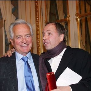 et ils sont restés proches depuis, partageant l'amour du cinéma mais aussi celui de la littérature.

Philippe Labro et Fabrice Luchini au ministère de la culture en 2002

©RINDOFF-GUIREC / BESTIMAGE