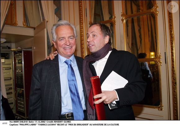 et ils sont restés proches depuis, partageant l'amour du cinéma mais aussi celui de la littérature.

Philippe Labro et Fabrice Luchini au ministère de la culture en 2002

©RINDOFF-GUIREC / BESTIMAGE
