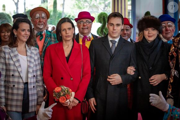La princesse Stéphanie de Monaco et ses enfants, Louis Ducruet, Pauline Ducruet et Camille Gottlieb - Troisième jour du 44ème Festival International du Cirque de Monte-Carlo à Monaco le 19 janvier 2020. © Olivier Huitel / Pool Restreint Monaco / Bestimage

|Pool - La princesse Stéphanie de Monaco et ses enfants, Louis, Pauline et Camille lors du 44ème Festival International du Cirque de Monte-Carlo