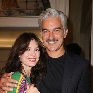 Avant de devenir une comédienne reconnue, Alice Dufour a exercé un métier déjà artistique mais quelque peu différent.
Exclusif - François Vincentelli et sa femme Alice Dufour Première de la pièce "Le dernier cèdre du Liban" au théâtre de l'oeuvre à Paris. Coadic Guirec/Bestimage