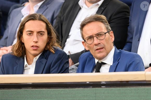 Gabin excelle dans la finance et vient d'intégrer un prestigieux équipementier médical

Julien Courbet et son fils Gabin Courbet dans les tribunes lors des Internationaux de France de tennis à Roland Garros le 30 mai 2022 à Paris, France. Photo by Laurent Zabulon/ABACAPRESS.COM