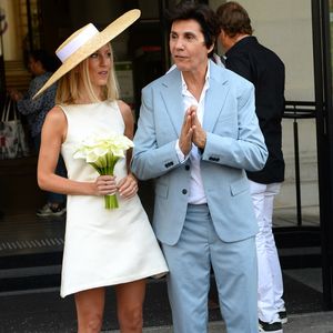 "Notre mariage s’est passé dans la joie et dans l’amour avec nos familles et amis", a-t-il notamment affirmé

Les jeunes mariés, Jean-Luc Lahaye et sa femme Paola (Lahaye-Aubin) à la sortie de la mairie du 18ème arrondissement de Paris - J.L.Lahaye s'est marié en secondes noces avec sa compagne P.Aubin à la mairie du 18ème arrondissement de Paris, le 2 juillet 2025. 
Crédit : Agence / Bestimage