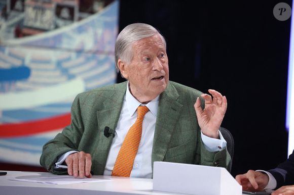 Alain Duhamel lors de l'émission pour le second tour des élections législatives 2024 organisée par la chaîne de télévision française BFMTV à Paris, France le 07 juillet 2024. Photo by Jerome Domine/ABACAPRESS.COM