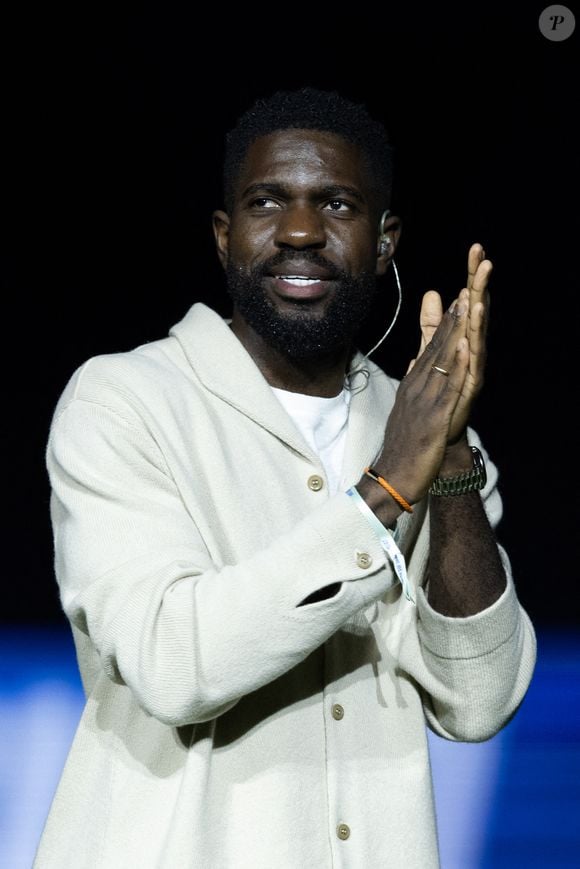 Samuel Umtiti dans les tribunes du match de football de qualification pour la coupe du monde 2026 opposant la France à Azerbaïdjan (3-0) au Parc des Princes à Paris, France, le 10 octobre 2025. © Cyril Moreau/Bestimage