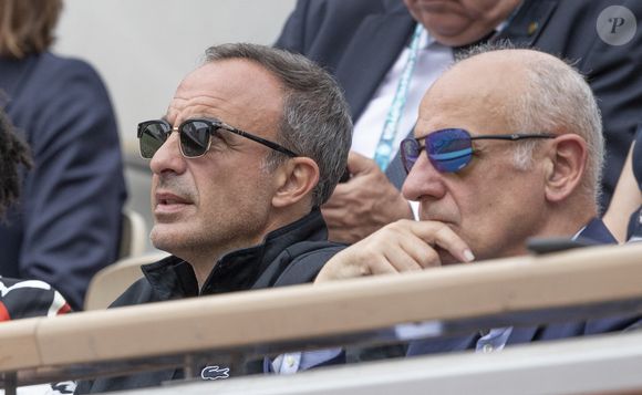 L'animateur de télévision français Nikos Aliagas et l'animateur Jean-Michel Aphatie en tribune lors des Internationaux de France de tennis à l'arène Roland-Garros le 31 mai 2019 à Paris, France. Photo by ABACAPRESS.COM