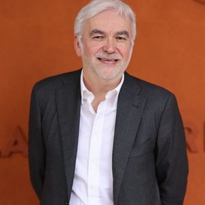 Pascal Praud a enchaîné les commentaires émerveillés en direct

Pascal Praud - Célébrités au village des Internationaux de France de tennis de Roland Garros 2024 à Paris le 7 juin 2024.  © Jacovides-Moreau/Bestimage