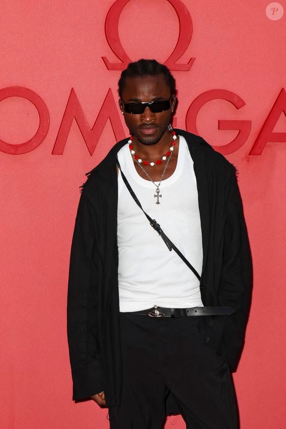 Un membre de son label avait évoqué "des problèmes de santé" en venant récupérer le trophée au nom du rappeur.

Werenoi au photocall  de la soirée d’ouverture  de la « Maison Omega » à l'hôtel de Poulpry, Maison des Polytechniciens pour les JO 2024 (Jeux Olympiques 2024)  à Paris, France, le 27 juillet 2024. © Olivier Borde - Jack Tribeca /Bestimage